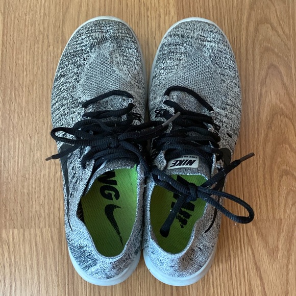 ❤️ Nike Free RN Fly Knit Sneakers Grey Black Size 8 1/2 - Picture 2 of 9